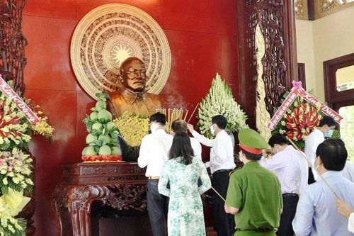 Kỷ niệm 132 năm Ngày sinh Chủ tịch Tôn Đức Thắng