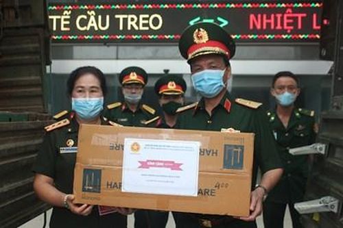 Trao trang bị y tế tặng Quân đội nhân dân Lào phòng, chống dịch Covid-19