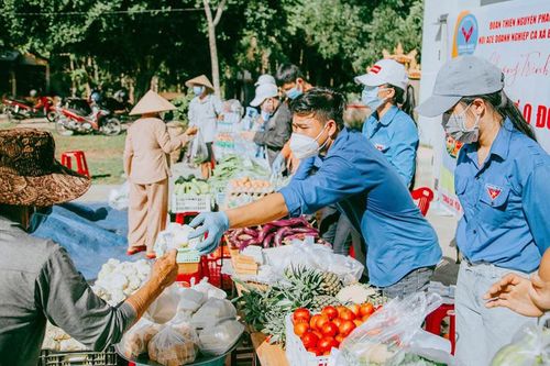 Tình người thắm mãi...