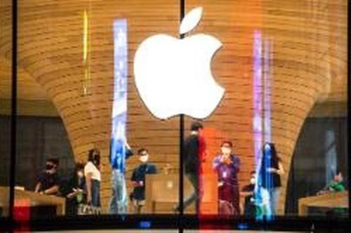Apple trở thành công ty đầu tiên của Mỹ có trị giá vốn hóa hơn 2 nghìn tỷ USD