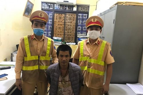 Hà Nội: CSGT dùng xe chuyên dụng truy bắt đối tượng trộm xe ô tô trong đêm