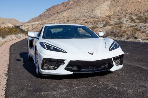 Chevrolet Corvette C8 bị triệu hồi do lỗi nắp capô tự bung khi đang di chuyển