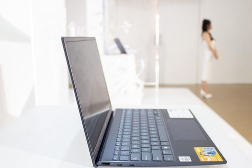 Asus ra mắt mẫu laptop 14 inch mỏng nhất thế giới