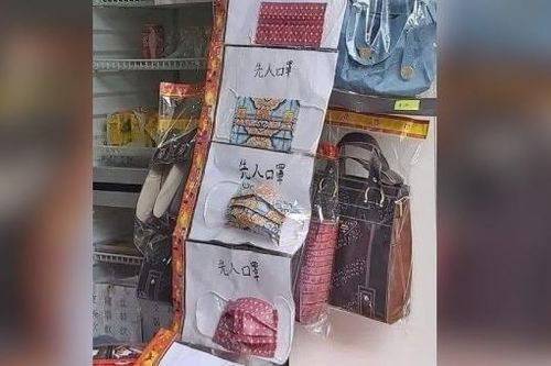Thị trường khẩu trang cho cô hồn ở Singapore