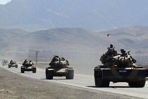 Thổ Nhĩ Kỳ điều quân rầm rộ tiến vào Tây Bắc Syria sau cuộc không kích của Nga