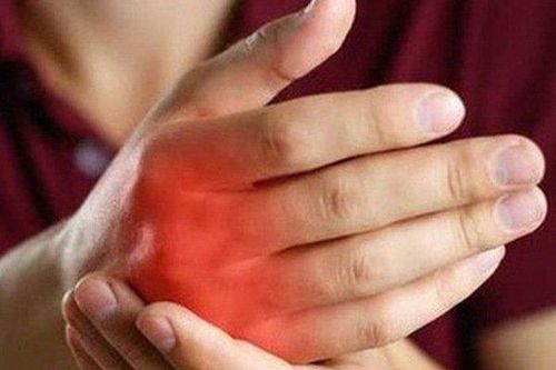 Bỗng trên tay có 5 dấu hiệu này, cần đi khám kẻo bệnh nguy hiểm ập tới