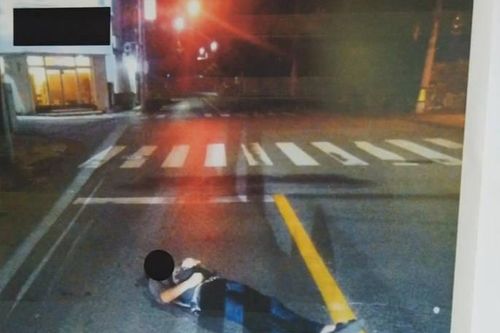 Người dân Nhật Bản 'thi nhau' ra đường ngủ vào ban đêm