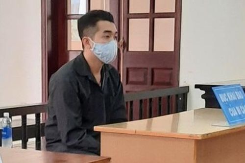 Gã đàn ông 37 tuổi đổ lỗi cho bé gái 14 tuổi rủ rê vào khách sạn