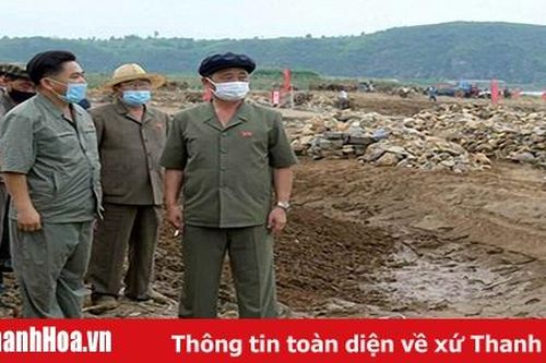 Tân Thủ tướng Triều Tiên Kim Tok-hun thị sát vùng thiên tai lũ lụt