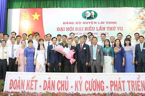 Đồng chí Đinh Văn Dũng tái đắc cử chức Bí thư Huyện ủy Lai Vung, nhiệm kỳ 2020 - 2025