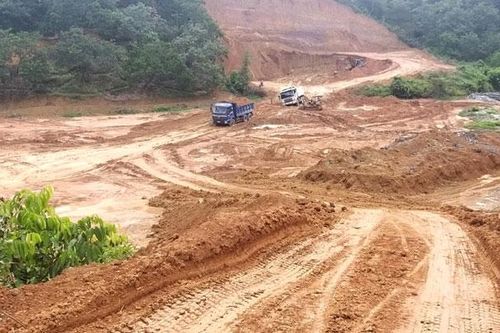 Bất chấp lệnh cấm, nhiều cá nhân vẫn cố tình san gạt, khai thác đất trái phép