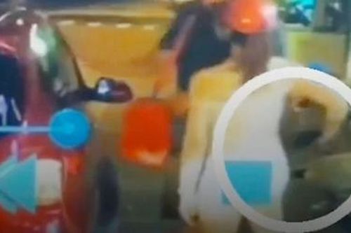 Cặp đôi chuyển giới giả bán dâm móc trộm tài sản du khách