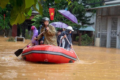 Cả nước mưa lớn, nguy cơ lũ quét, sạt lở đất và ngập úng nhiều nơi