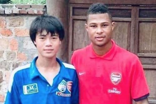 Văn Toàn khoe ảnh chụp chung với Gnabry
