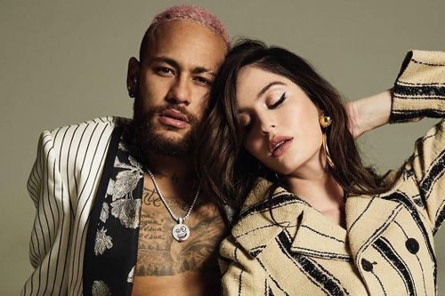Nhan sắc của siêu mẫu đang hẹn hò với Neymar