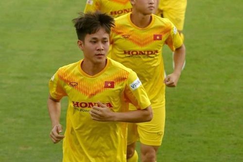 Cầu thủ HAGL ghi bàn trong trận đấu tập của U22 Việt Nam