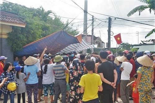 Nghệ An: Làm rõ vụ nhiều người tập trung trước cổng nhà nguyên Phó Trưởng công an huyện