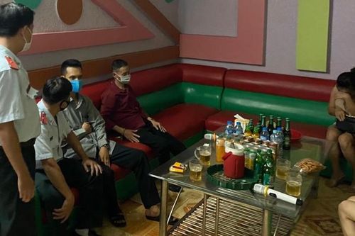 Hải Phòng: Karaoke Diệu Linh 'điếc không sợ súng' vẫn lén lút đón khách
