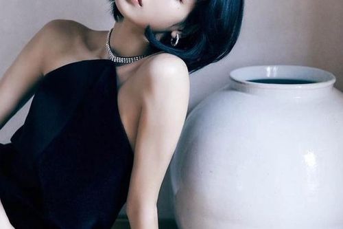 5 bước trang điểm để có đôi mắt mèo đẹp như Lisa