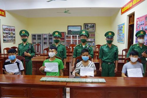 Phá Chuyên án SL 820 trong mưa bão, bắt 4 đối tượng người Lào vận chuyển 10 bánh heroin vào Việt Nam