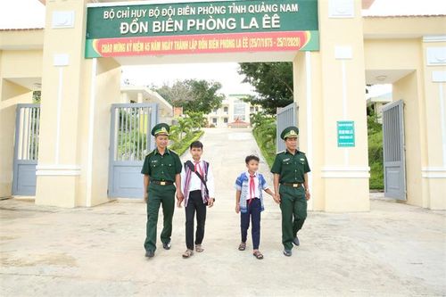 Những bố nuôi Biên phòng trên đỉnh Trường Sơn