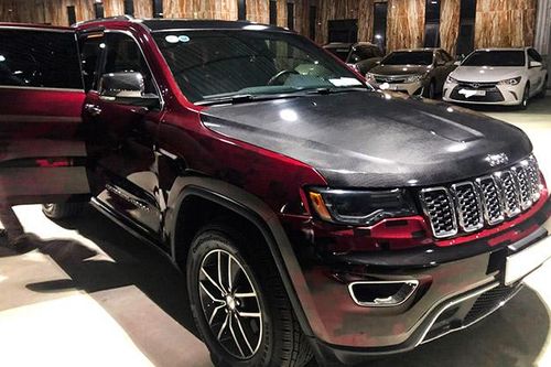 SUV cỡ trung Jeep Grand Cherokee 2017 cũ được bán với giá hơn 2,6 tỷ đồng