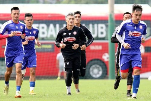 Màn 'lột xác' của thủ môn Bùi Tiến Dũng khiến người hâm mộ phát sốt