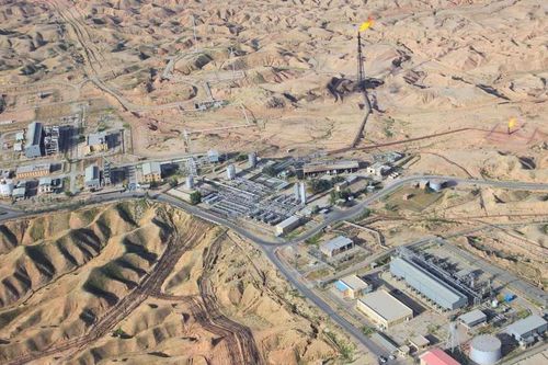 OPEC+ dư cung 2,31 triệu thùng/ngày