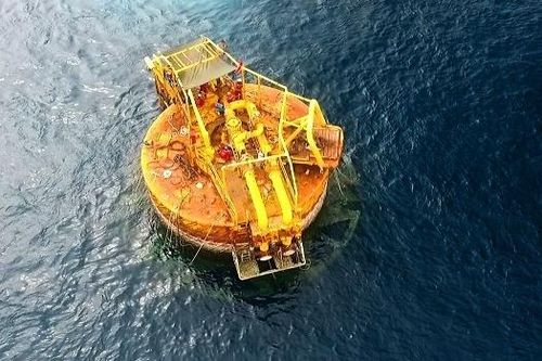 Hành trình kéo phao SPM vào bờ để thực hiện bảo dưỡng