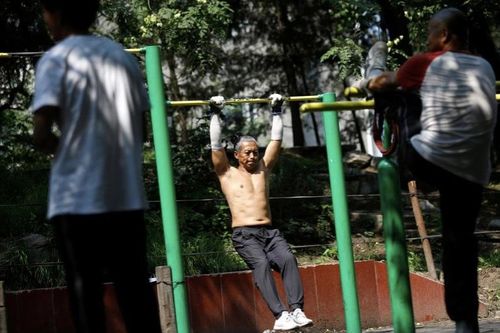 Thủ đô Bắc Kinh cho bỏ khẩu trang, người dân vẫn đeo