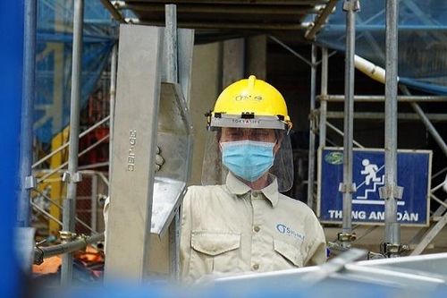 Công nhân vào làm việc không đeo khẩu trang sẽ bị phạt cao nhất 1 triệu