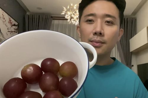 Có gì bên trong chùm nho 11 triệu đồng đắt đỏ nhất thế giới?