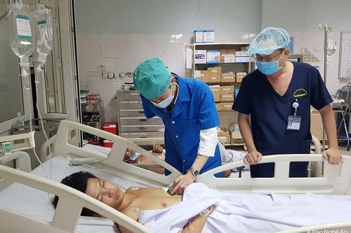 Bệnh viện ở Nghệ An cứu sống bệnh nhân thủng tim do đạn nổ