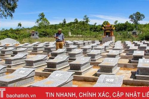 Gần 700 ngôi mộ nằm trong khu dân cư ở huyện Kỳ Anh được quy tập về nghĩa trang
