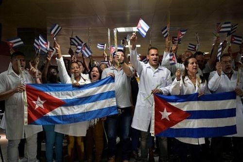 Cuba cử thêm 150 y bác sĩ hỗ trợ Venezuela chống dịch COVID-19