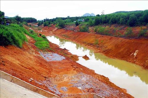 Khắc phục sự cố sạt lở tại kênh thủy lợi Châu Bình