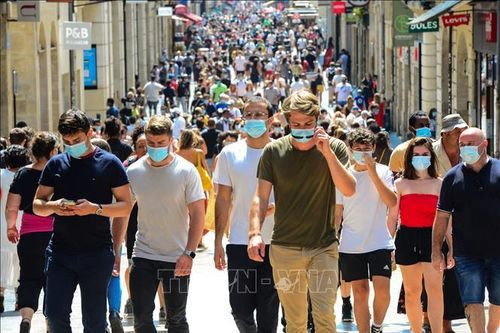 Pháp: Học sinh trên 11 tuổi phải đeo khẩu trang ở trường học
