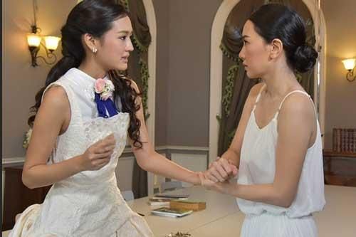 Chồng ngoại tình về ép vợ ly hôn, vợ cùng quẫn tìm 'tiểu tam' tính sổ ngờ đâu lại được dúi vào tay xấp tiền cùng lời nhắn nhủ 'kịch hay lắm, chị đợi hồi kết nhé'