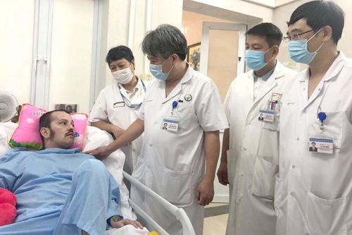 Sau 4 tháng điều trị, người đàn ông Mỹ bị chấn thương sọ não đã hồi sinh kỳ diệu