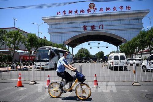 Thủ đô Bắc Kinh (Trung Quốc) bỏ quy định đeo khẩu trang khi ra ngoài