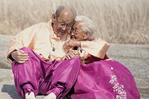 Cảm nhận về tình yêu giản dị mà phi thường trong 'Mình ơi, xin đừng qua sông': Mãi mãi là bao lâu?
