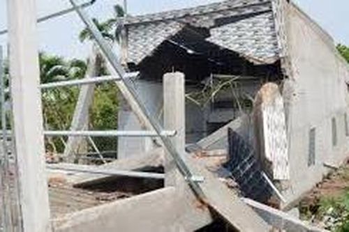 4 người rớt từ nhà cao tầng đang thi công, 2 người tử vong