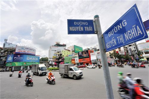 Ngã 6 Phù Đổng đìu hiu trong làn sóng trả lại mặt bằng