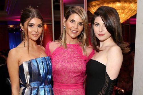 Diễn viên Lori Loughlin ngồi tù vì chạy trường cho con