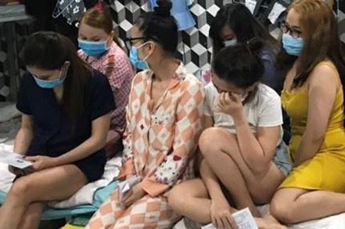 Quán massage đón khách bất chấp lệnh cấm