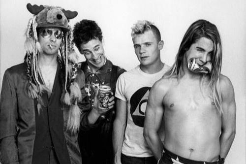 Cựu thành viên nhóm Red Hot Chili Peppers qua đời