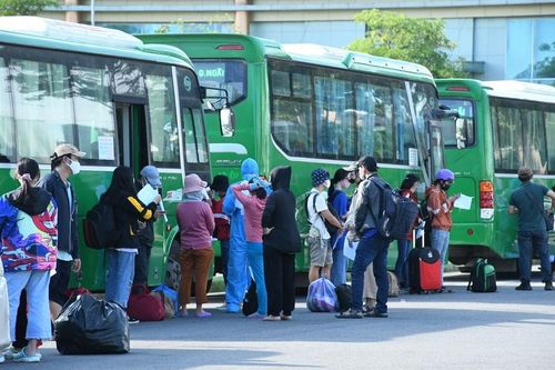 Hơn 300 người Quảng Ngãi về từ vùng dịch sẽ được xét nghiệm SARS-CoV-2