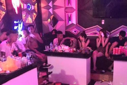 Hà Nội: Bắt quả tang 31 đối tượng đang 'bay lắc' trong quán karaoke ở Thạch Thất