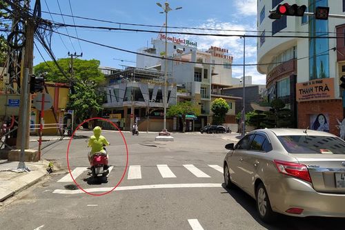 Tránh dịch, đừng tránh đèn đỏ!