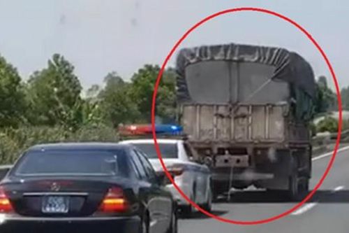 Cảnh sát thu thập chứng cứ, 'mạnh tay' xử lý phương tiện 'chắn đường' xe ưu tiên